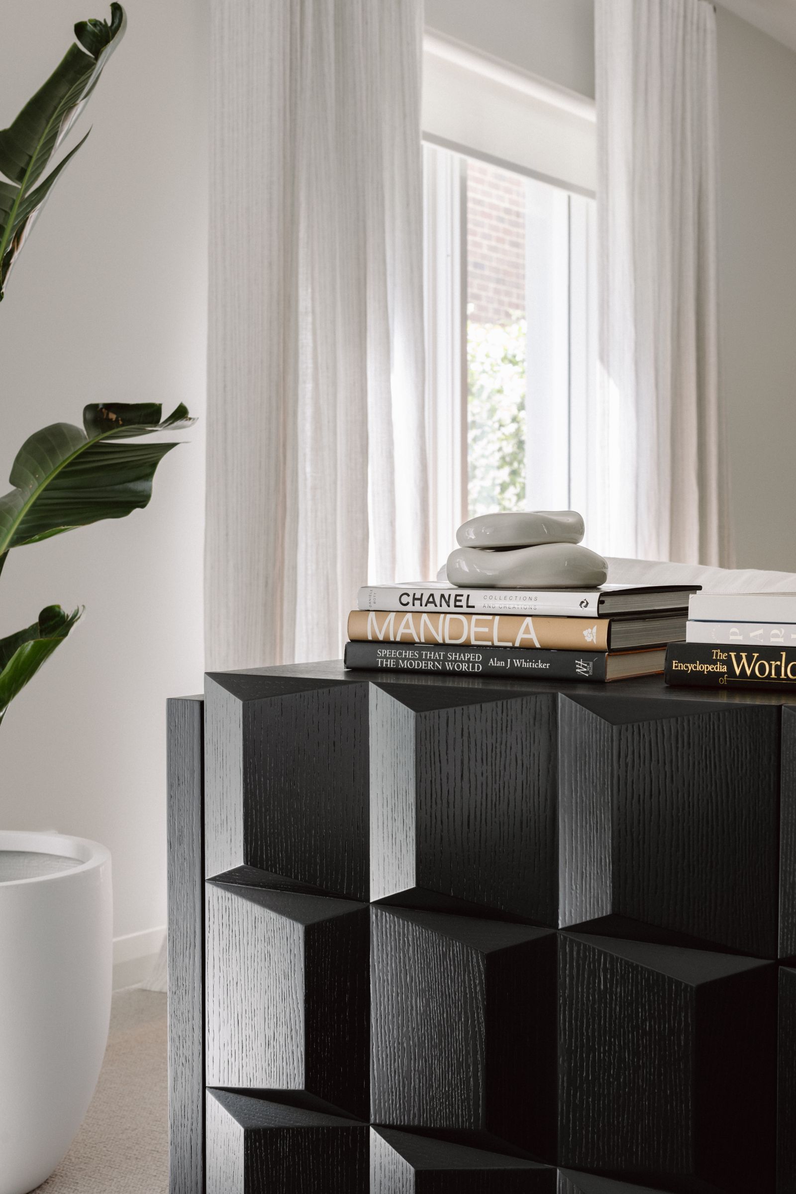 Minimal double roller blinds providing practical light control
