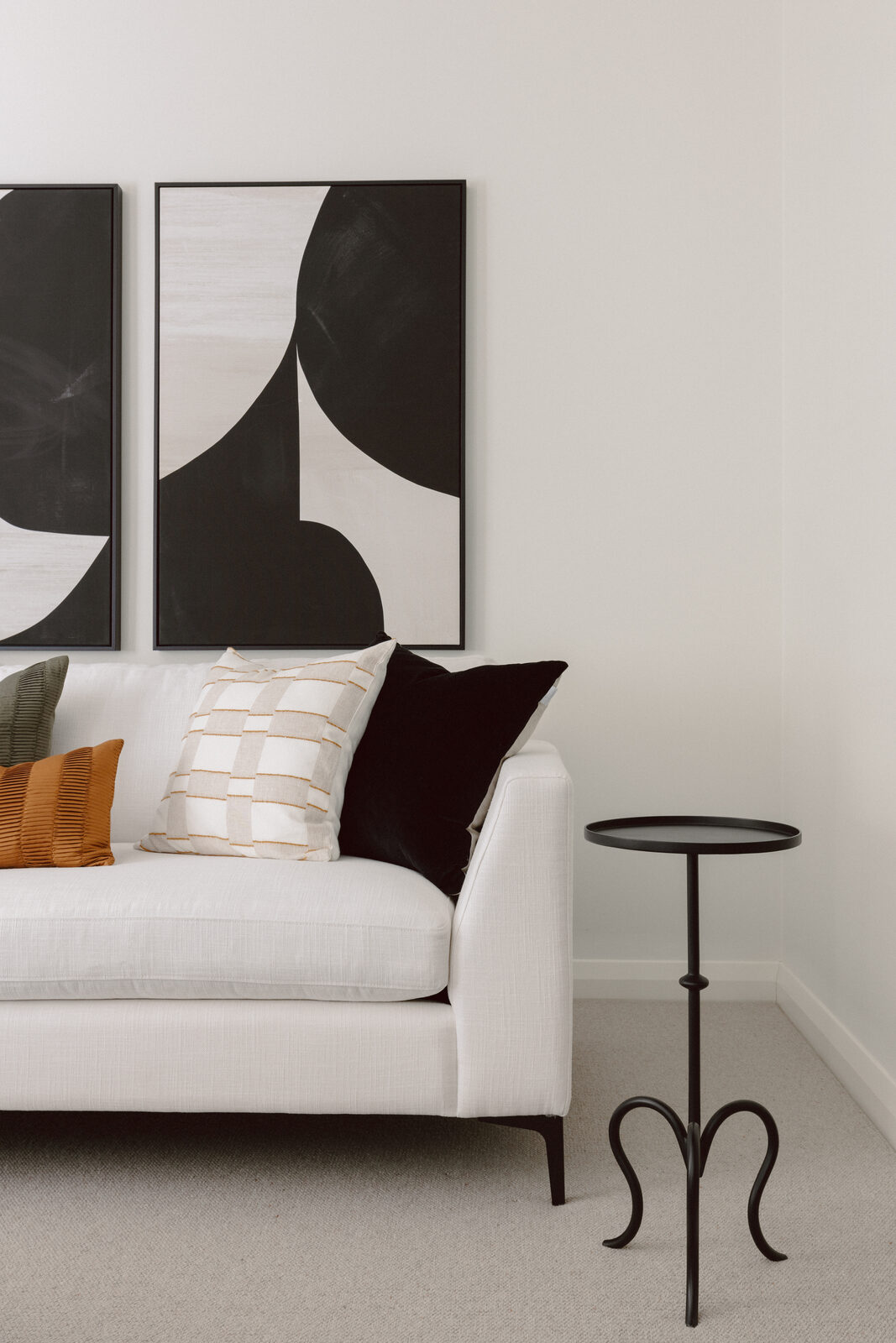 Hawthorn East — sitting room with ball finial rod detail